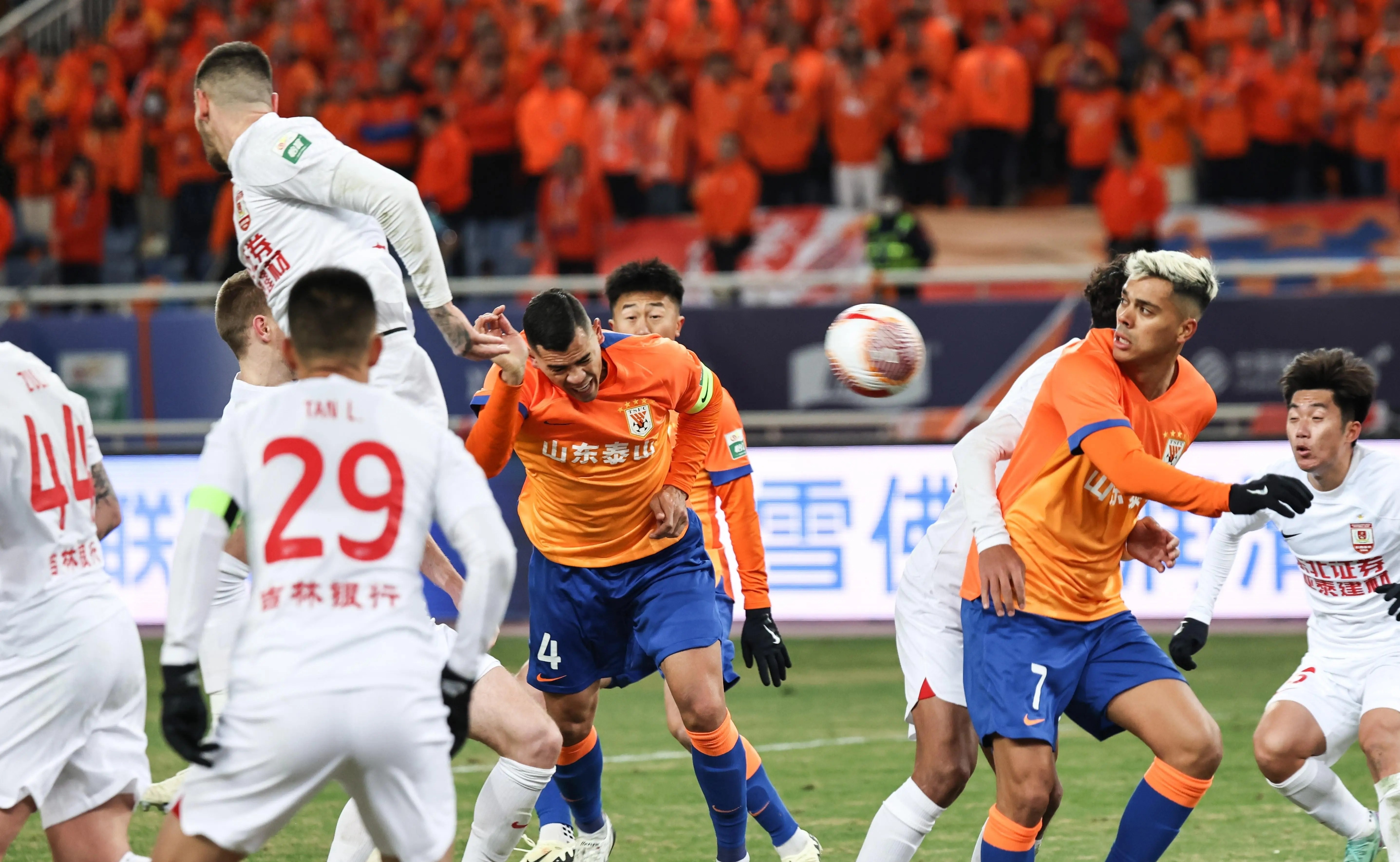 lol攻略-包含上海申花加时末段外线爆发，志在全明星赛名次提升，震撼外界，轮换策略成焦点的词条