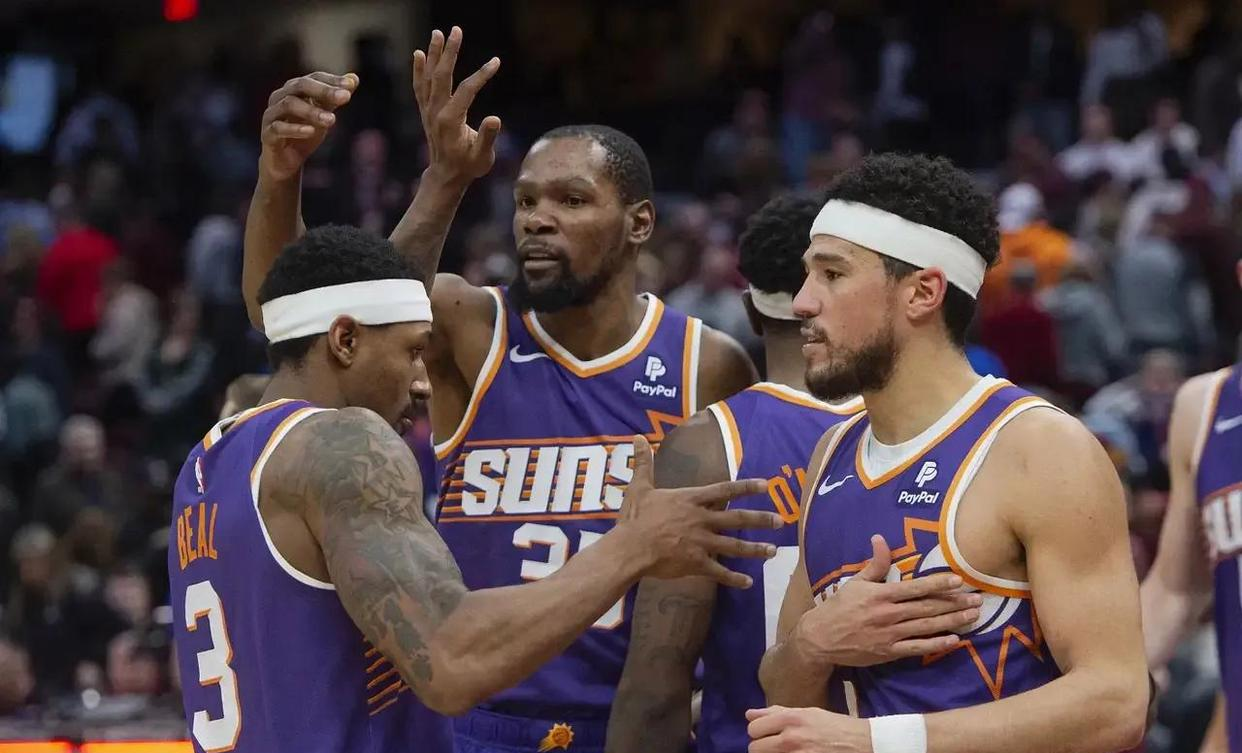 英雄资料-关于里程碑夜！菲尼克斯太阳强势反弹，NBA常规赛今晚刷纪录，气氛紧张，年轻球员得到机会的信息
